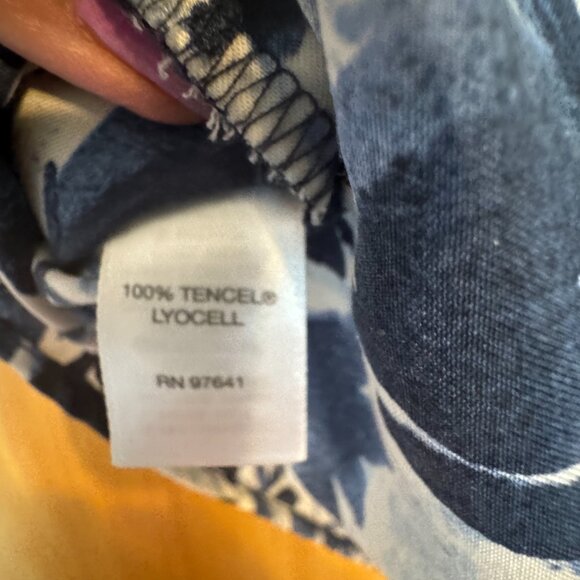 PURE J JILL BLUE AND WHITE FLORAL SLEEVELESS BLOUSE SIZE LARGE - Picture 3 of 6